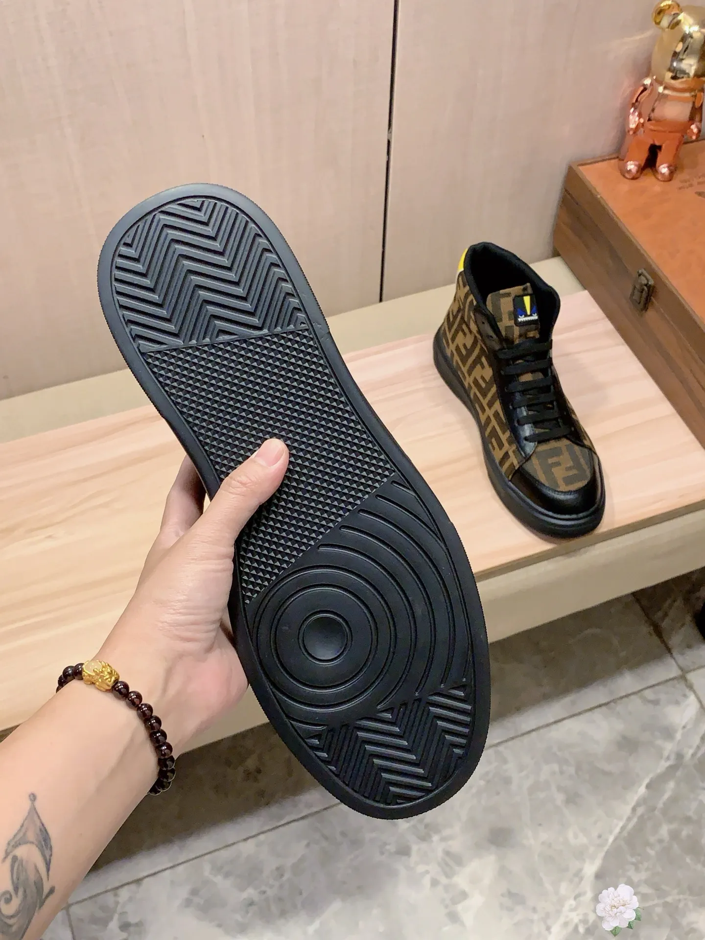 High-top men's shoes 💰442💰💰🎩🎩[Lightning][Lightning] "FENDI*" latest • popular casual shoes, top brand [Seduce] luxury~purchase, top-quality~. [Strong] The upper is made of imported breathable cowhide with fabric material ➕ Breathable sheepskin feet (•) and fine workmanship. The original stylish and stylish soft rubber wear-resistant and non-slip outsole is light and comfortable on the feet. The real thing looks better when taken in real life. 111: code: 38-44, 2️⃣ colors selected